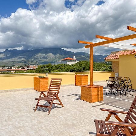 Il Mare In Giardino Apartment Scauri  Bagian luar foto
