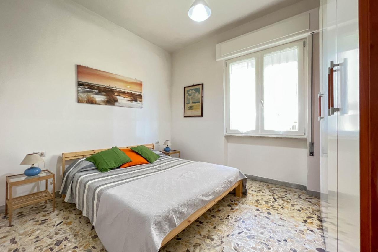 Il Mare In Giardino Apartment Scauri  Bagian luar foto