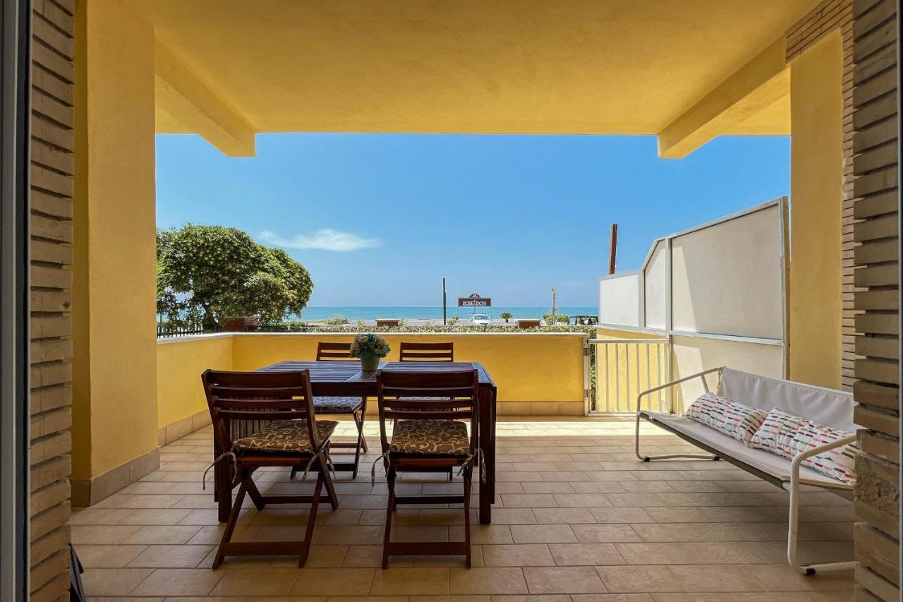 Il Mare In Giardino Apartment Scauri  Bagian luar foto