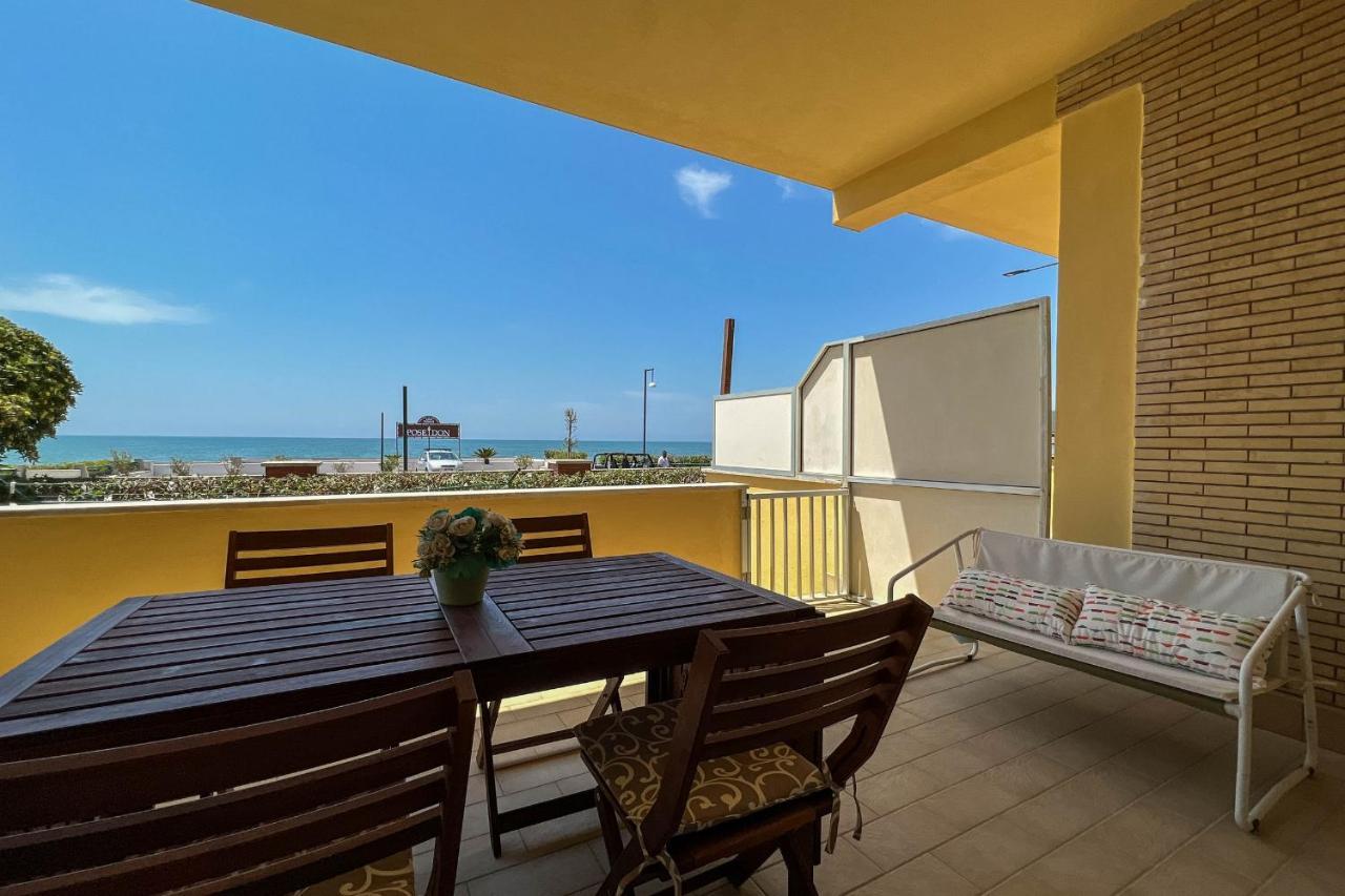 Il Mare In Giardino Apartment Scauri  Bagian luar foto