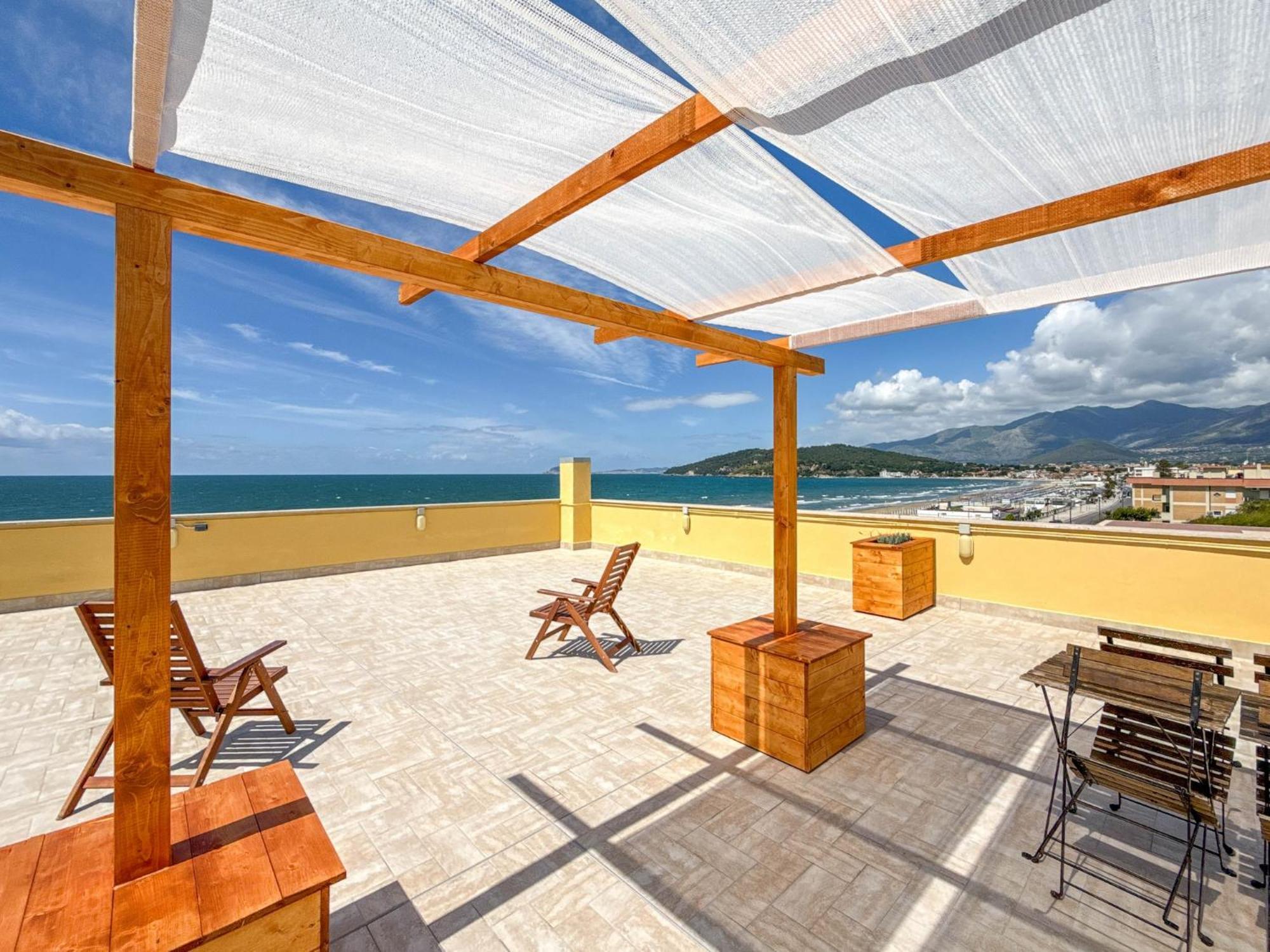 Il Mare In Giardino Apartment Scauri  Bagian luar foto