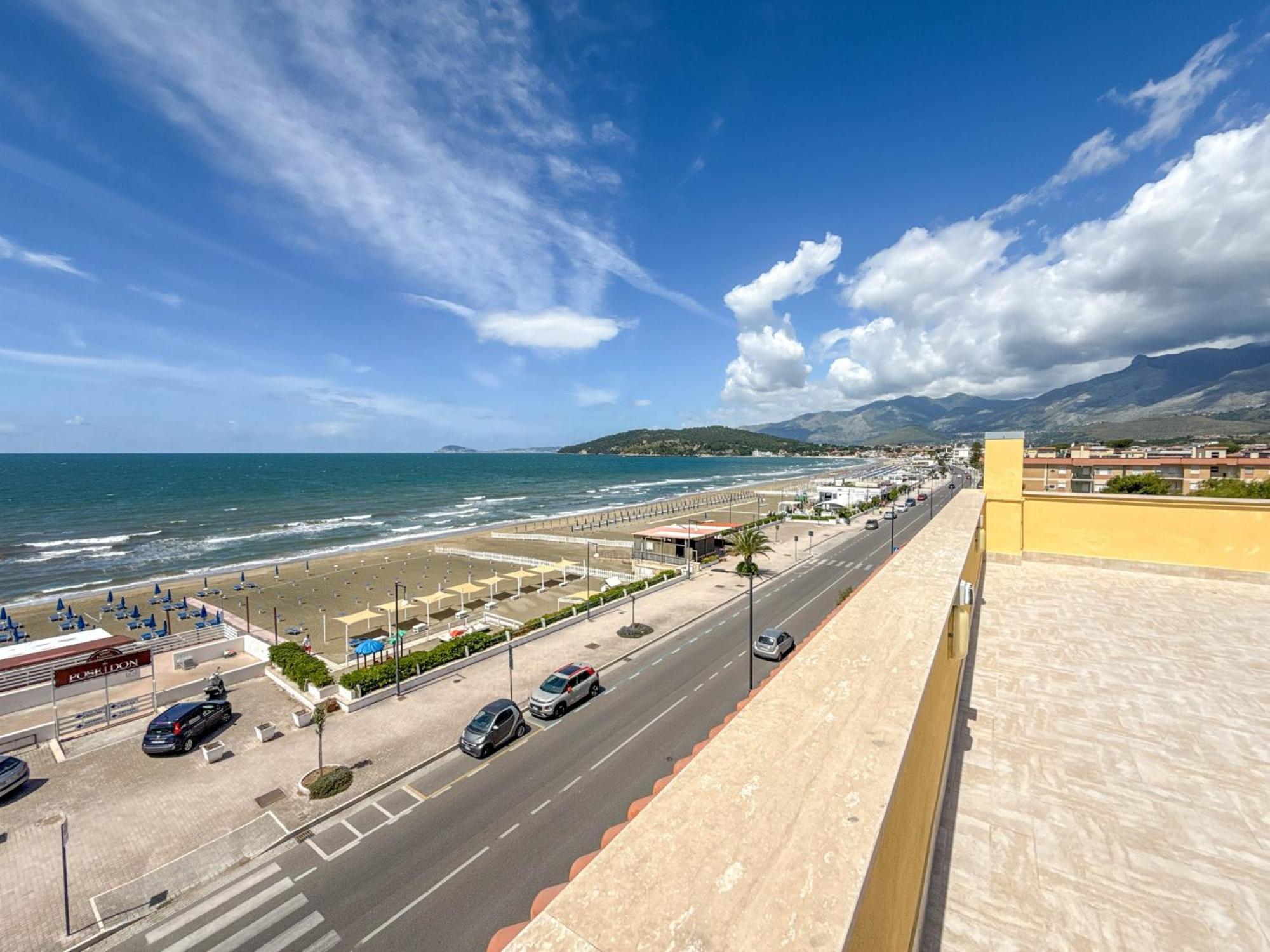 Il Mare In Giardino Apartment Scauri  Bagian luar foto