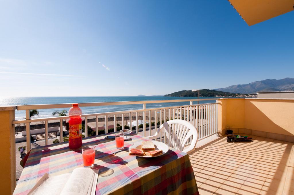 Il Mare In Giardino Apartment Scauri  Bagian luar foto