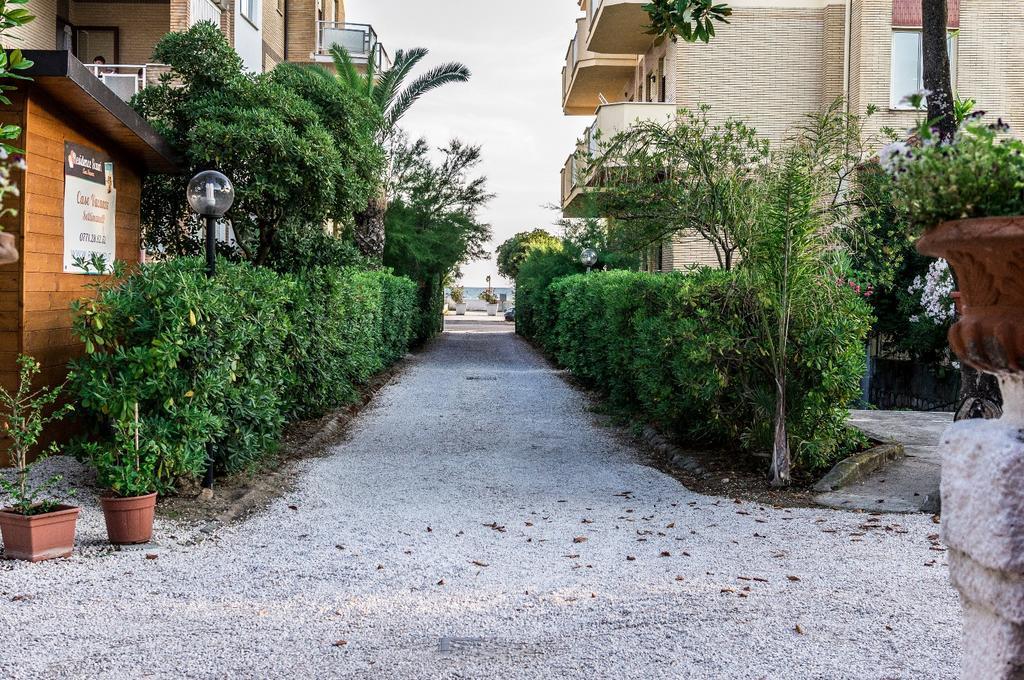 Il Mare In Giardino Apartment Scauri  Bagian luar foto