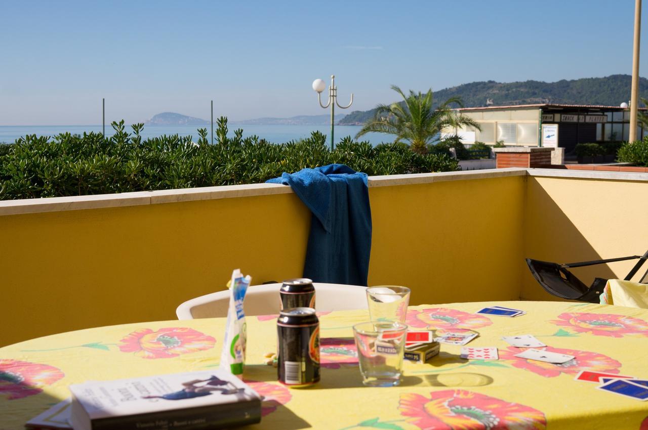 Il Mare In Giardino Apartment Scauri  Bagian luar foto