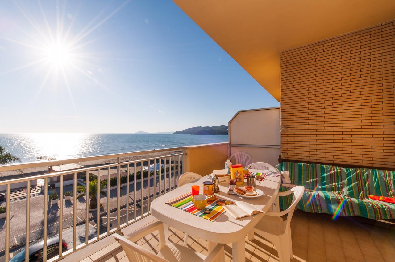 Il Mare In Giardino Apartment Scauri  Bagian luar foto